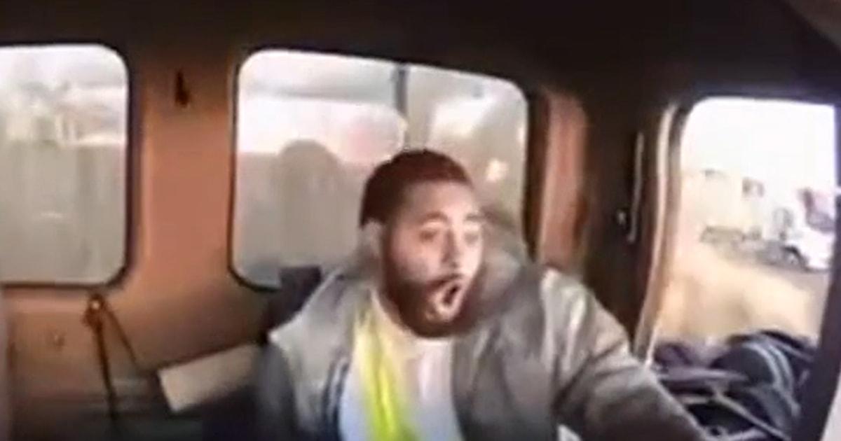 Video ghi lại cảnh máy bay UPS gặp nạn khi cất cánh 1 f vert brk tdy ky plane crash 251105.00 00 04 13.Still003 2ai2en