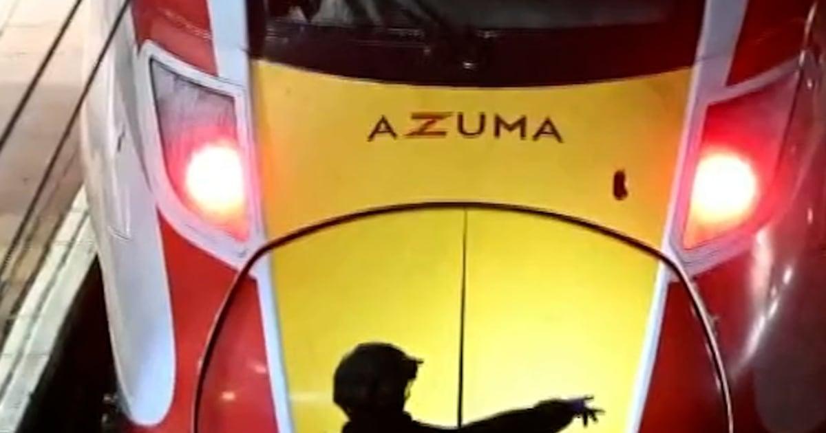 Ít nhất 10 người bị thương trong vụ đâm dao trên tàu ở Anh 1 f vert brk tdy london stabbing 251102.00 00 51 20.Still002 uvzynr