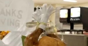 Quân đội Hoa Kỳ ăn mừng Lễ Tạ Ơn ở nước ngoài như thế nào 20 Quân đội Hoa Kỳ ăn mừng Lễ Tạ Ơn ở nước ngoài như thế nào