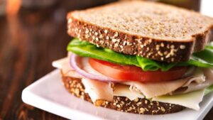 Ngày Lễ Sandwich: Cách Tận Dụng Ưu Đãi Miễn Phí và Giảm Giá