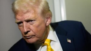 Tổng Thống Trump Gọi Phóng Viên Là 'Heo Con' Vì Câu Hỏi Về Hồ Sơ Epstein 13 Tổng Thống Trump Gọi Phóng Viên Là ‘Heo Con’ Vì Câu Hỏi Về Hồ Sơ Epstein