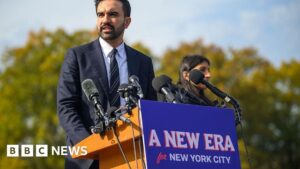 Mamdani tin các đe dọa của Tổng Thống Donald Trump là 'không thể tránh khỏi', nhưng sẽ không cản trở kế hoạch giảm chi phí sinh hoạt 18 Mamdani tin các đe dọa của Tổng Thống Donald Trump là ‘không thể tránh khỏi’, nhưng sẽ không cản trở kế hoạch giảm chi phí sinh hoạt