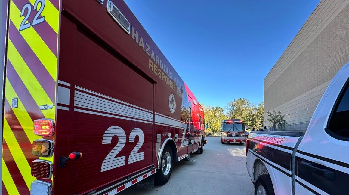 Ảnh trường học bốc cháy lan truyền trên mạng, chính quyền Texas lên tiếng 1 fire dept image ht jt