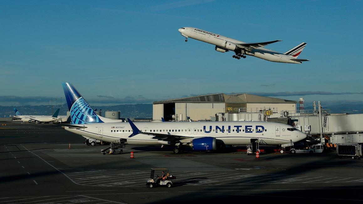 Hơn 700 chuyến bay nội địa Mỹ bị hủy ngày thứ Bảy 1 flights canceled