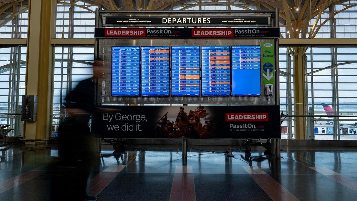 Hơn 1.600 chuyến bay tại Mỹ bị hủy vào Thứ Hai khi Tổng Thống Donald Trump yêu cầu kiểm soát viên không lưu: 'Trở lại làm việc, NGAY BÂY GIỜ' 1 flights