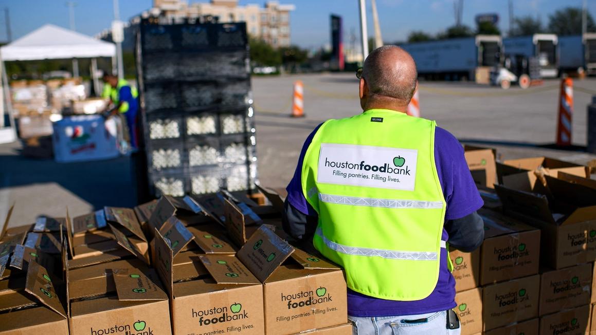 Chính quyền Trump sẽ chi trả một phần trợ cấp SNAP, nhưng có thể mất nhiều tháng 1 food bank gty jef