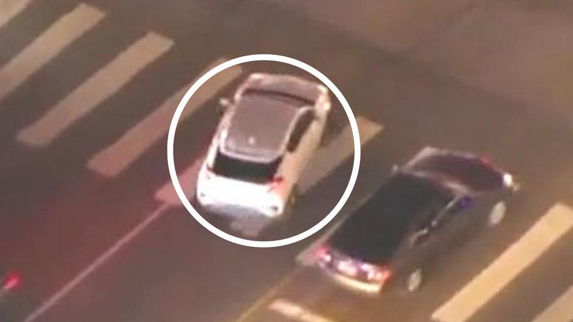 Nghi Can Bỏ Xe Sau Vụ Đuổi Bắt Của Cảnh Sát, Trốn Trong Chung Cư Woodland Hills 1 generic web main 3