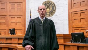 Chính quyền Tổng thống Trump và vụ trục xuất người Venezuela: Luật sư tiết lộ vai trò của cựu Bộ trưởng Noem