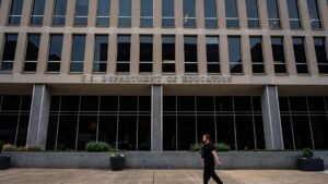 Thay đổi Bộ Giáo Dục: Sinh viên bị ảnh hưởng thế nào?