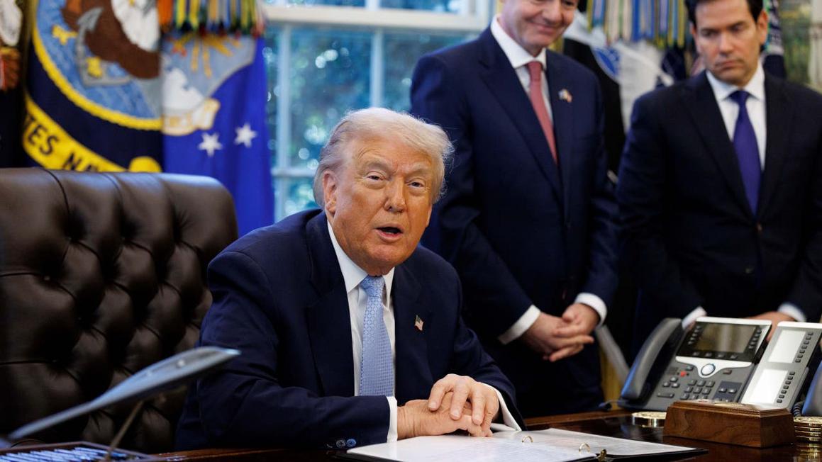 Tổng Thống Trump Nói Về Thời Gian Phát Séc Cổ Tức Thuế Quan 1 gettyimages 2246644083 copy scaled 1