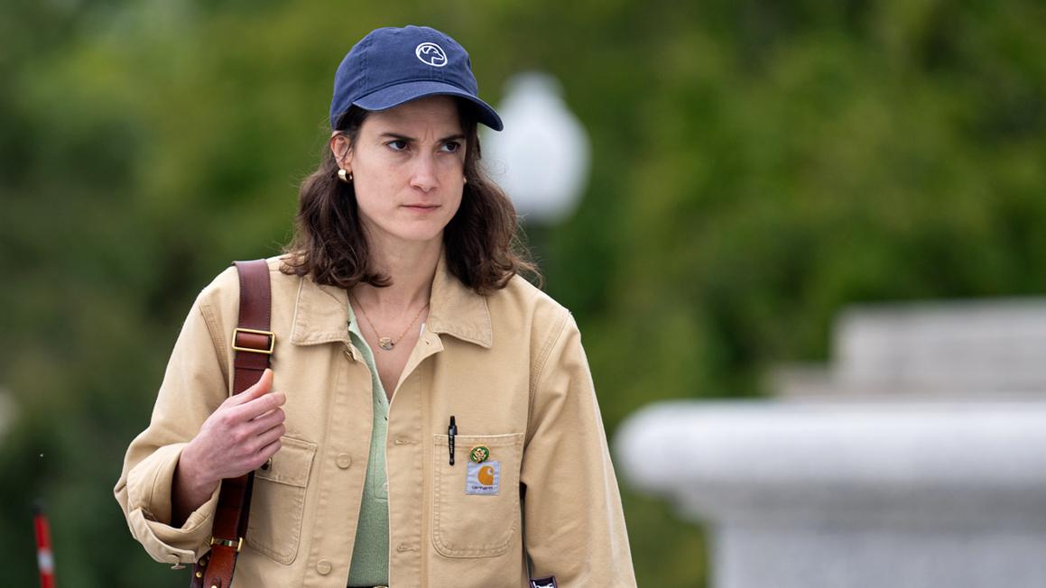 Dân Biểu Dân Chủ Tái Khẳng Định Cáo Buộc "Lật Đổ Bầu Cử" Đối Với Đồng Nghiệp 1 gluesenkamp looking serious