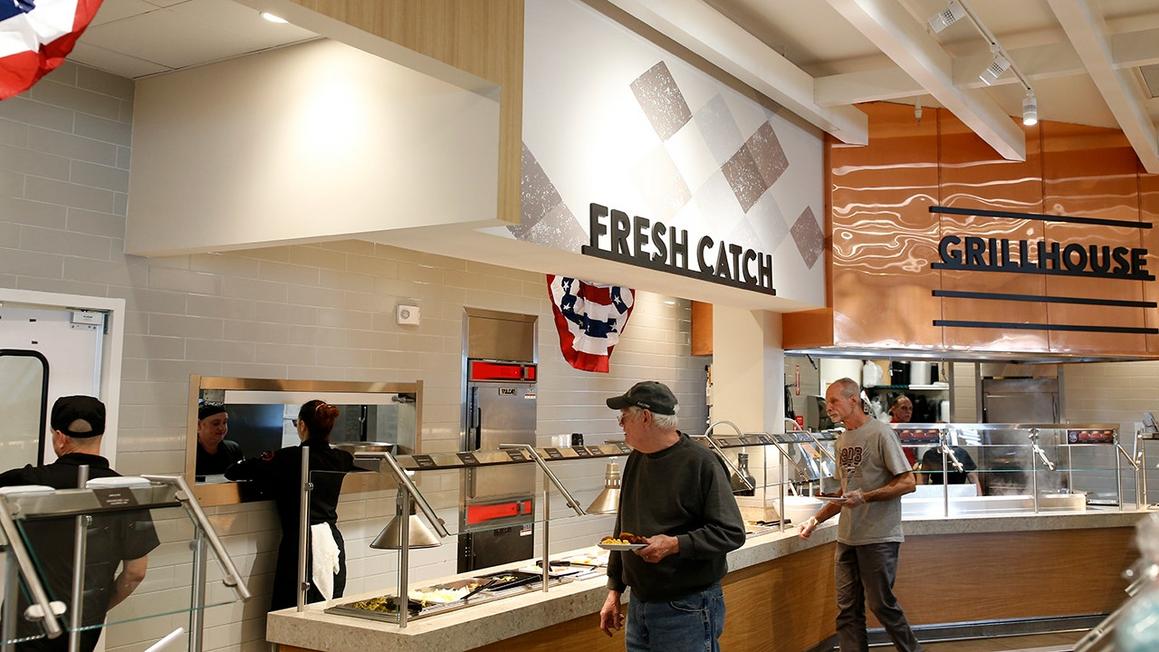 Nhiều chuỗi nhà hàng ở Mỹ đồng loạt miễn phí phục vụ quân nhân dịp Lễ Cựu Chiến Binh 1 golden corral buffet