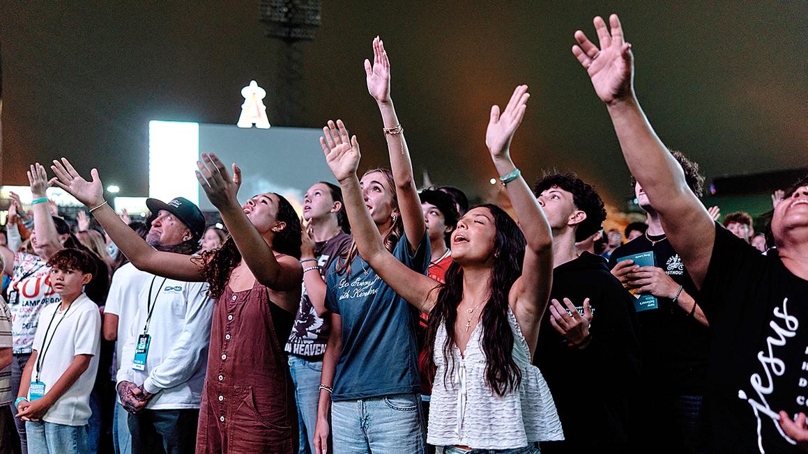 Tưởng niệm Charlie Kirk: Lễ cầu nguyện hy vọng tại trường đại học nơi nhà hoạt động bảo thủ bị sát hại 1 harvest crusade los angeles worship