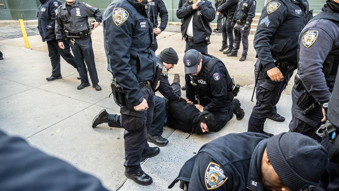 Bắt giữ người biểu tình ở New York vì hoạt động bị nghi liên quan đến ICE gần khu Chinatown 1 ice arrest 05 gty jt