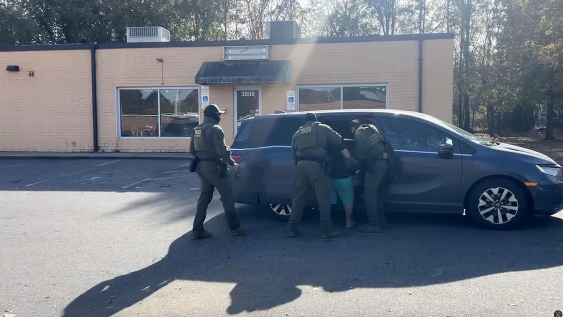 Đặc Vụ Liên Bang Được Triển Khai Đến Charlotte Thực Thi Luật Di Trú 1 ice arrest charlotte 02 ht jt