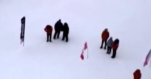 Những người chơi golf ‘Clock’ tranh tài trong thời tiết gần âm độ