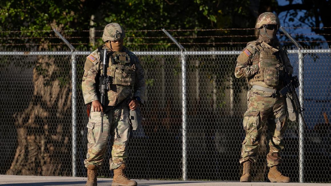 Lực lượng Vệ binh Quốc gia Texas và California sẽ rời Portland và Chicago 1 illinois national guard