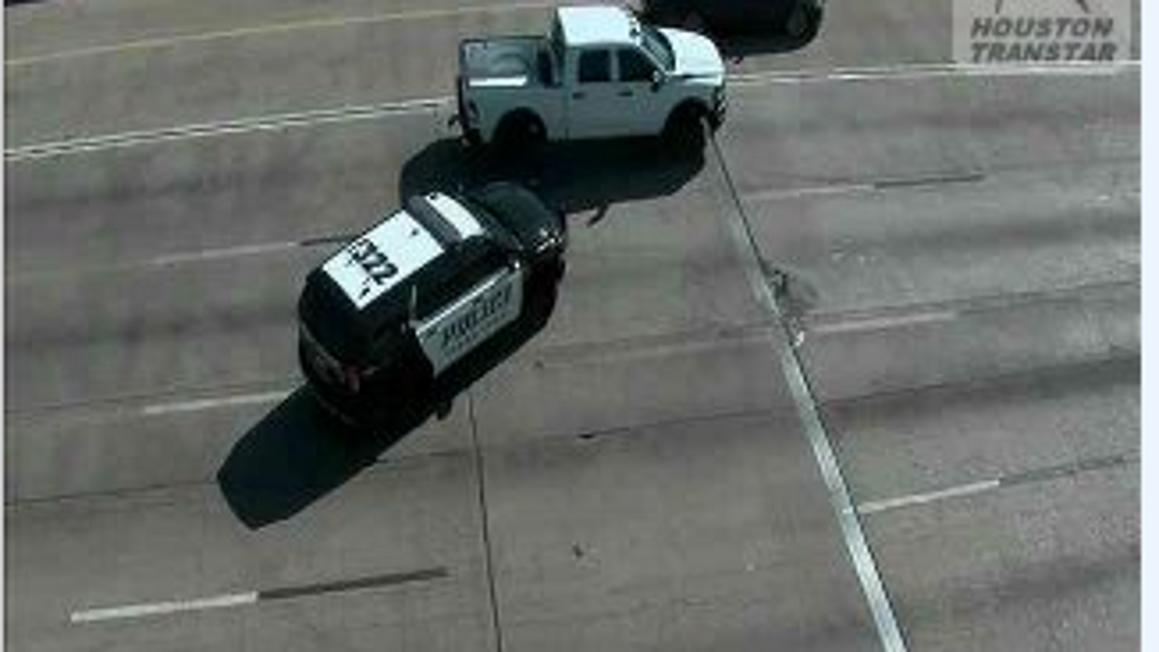 Hai làn xe trên Xa lộ Liên tiểu bang 59 bị phong tỏa do sửa chữa đường gần Sugar Land 1 image 6