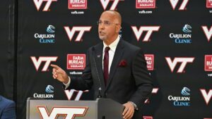 Các Cầu Thủ Cam Kết Với Penn State Đến Thăm Virginia Tech Sau Khi HLV James Franklin Nhậm Chức 16 Các Cầu Thủ Cam Kết Với Penn State Đến Thăm Virginia Tech Sau Khi HLV James Franklin Nhậm Chức