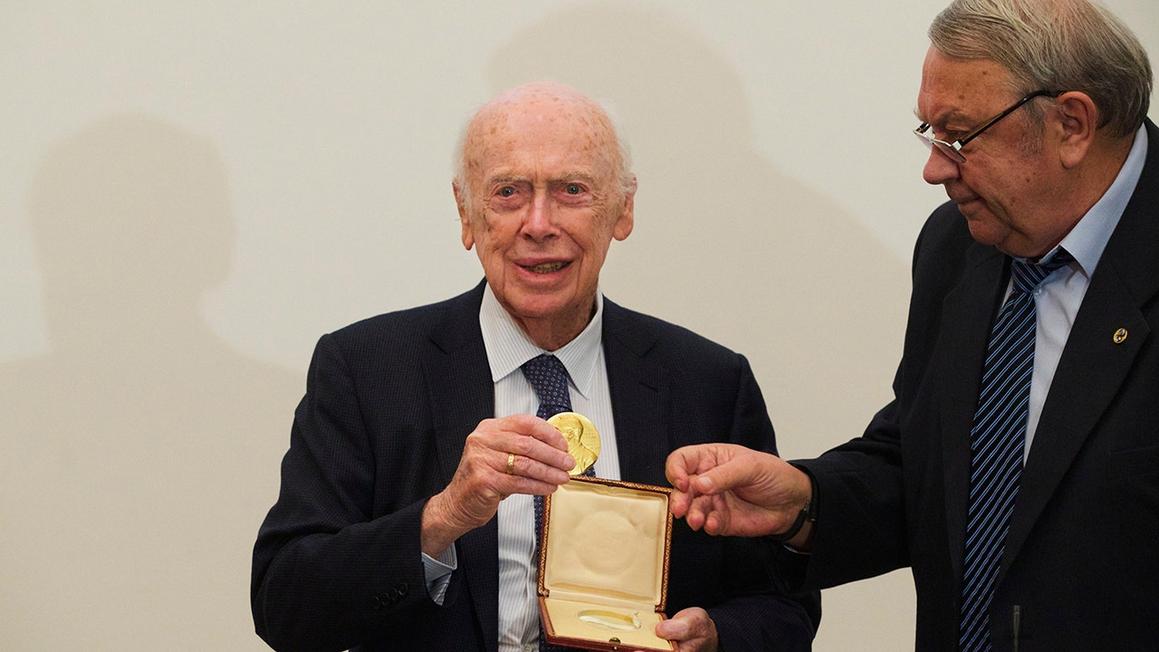 Nhà khoa học đoạt giải Nobel James Watson, người đồng khám phá cấu trúc DNA, qua đời ở tuổi 97 1 james watson 2