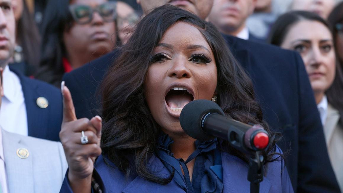 Bà Dân Biểu Crockett Vấp Phải Tranh Cãi sau Khi Đưa Ra Các Phát Ngôn về Epstein 1 jasmine crockett shouting 1