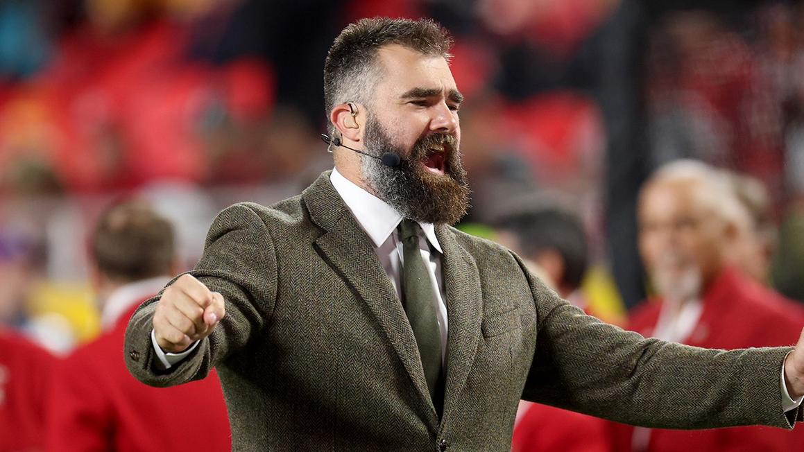 Jason Kelce Tạo Cơn Sốt Trong Dàn Cổ Động Viên Eagles Trước Trận Đấu Ngày Black Friday 1 jason kelce eagles fans