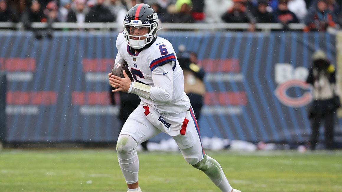 Cựu sao New York Giants cảnh báo Jaxson Dart sau chấn động não: 'Phải học cách trượt' 1 jaxson dart runs