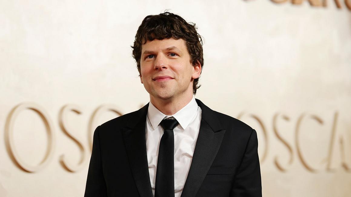 Jesse Eisenberg Sẽ Đóng Góp Quả Thận Cho Người Lạ