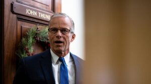 Thượng Viện chuẩn bị gởi dự luật hồ sơ Epstein cho Tổng Thống Trump 18 Thượng Viện chuẩn bị gởi dự luật hồ sơ Epstein cho Tổng Thống Trump