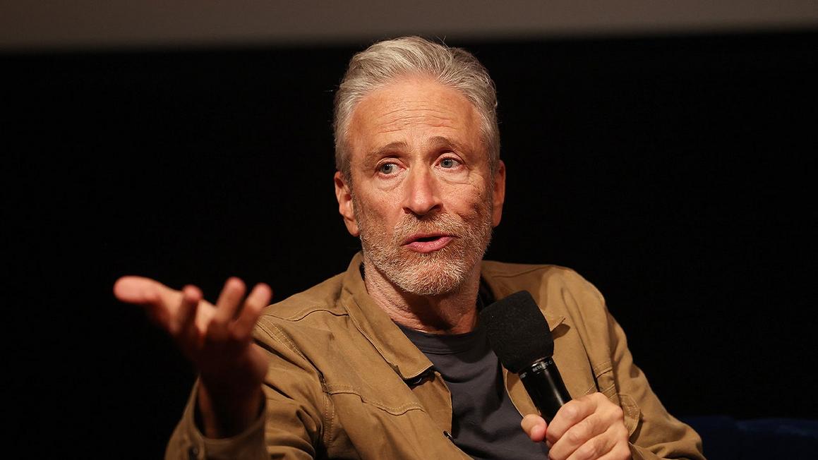 Jon Stewart Giảm Mong Đợi Của Đảng Dân Chủ Sau Chiến Thắng Bầu Cử, Cho Rằng Đảng Vẫn Đang "Hỗn Loạn" 1 jon stewart democrats