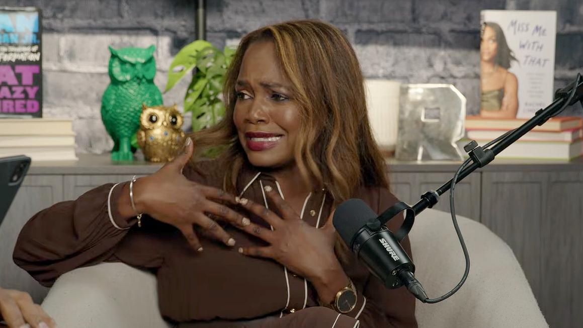 Karine Jean-Pierre đối mặt chất vấn về tựa sách 'Nhà Trắng Tan Vỡ' 1 karine jean pierre speaks on podcast