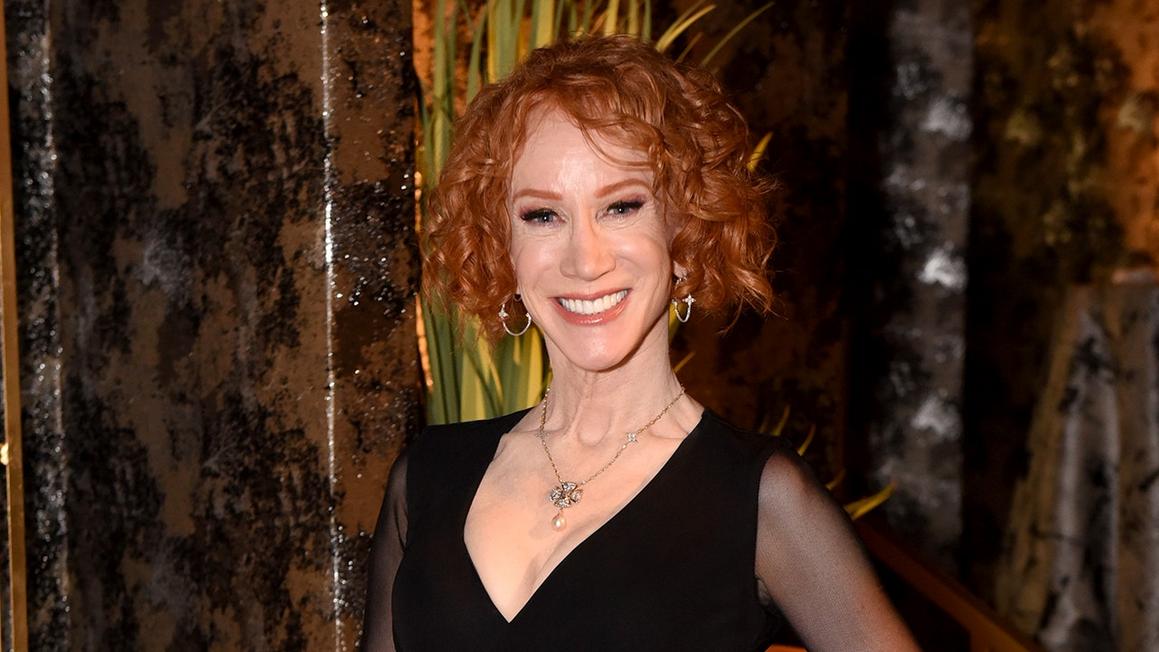 Kathy Griffin tiết lộ chi phí 'sốc' cho ca phẫu thuật lần thứ ba ở tuổi 65 1 kathy griffin black dress sheer sleeves 3