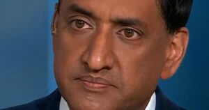 Dân biểu Ro Khanna nói vụ đóng cửa chính phủ là giọt nước tràn ly đối với Chuck Schumer 4 Dân biểu Ro Khanna nói vụ đóng cửa chính phủ là giọt nước tràn ly đối với Chuck Schumer