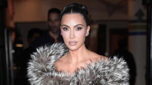 Kim Kardashian tiết lộ có 'lỗ hổng' trong não 11 Kim Kardashian tiết lộ có ‘lỗ hổng’ trong não