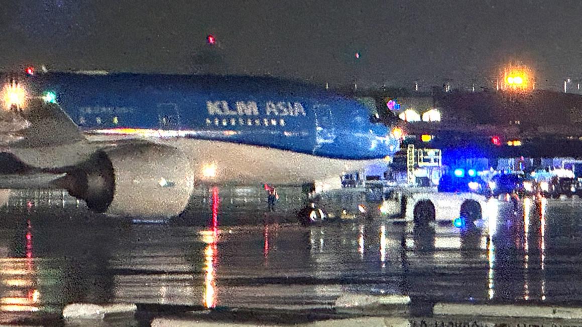 Hành khách mở cửa thoát hiểm, máy bay ở Atlanta phải dừng 1 klm airlines