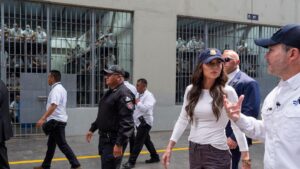 Chính Quyền Trump Bị Tố Cố Tình Phớt Lờ Lệnh Tòa Để Trục Xuất Người Venezuela