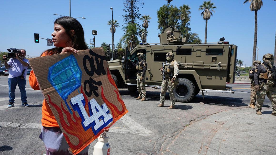 DHS của TT Trump 'lật kèo' truyền thông về vụ bắt giữ người 1 laprotester