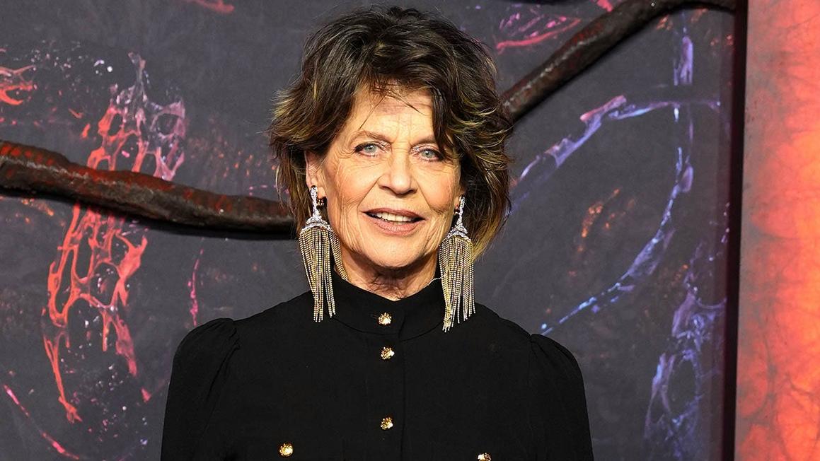 Linda Hamilton Tự Tin Với Vẻ Ngoài Tuổi 69, Phản Đối Áp Lực 'Săn Lùng' Thanh Xuân Ở Hollywood 1 linda hamilton aging 1