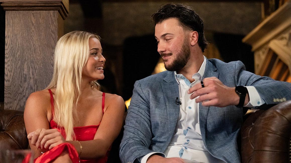 Bạn gái của cầu thủ bóng chày Paul Skenes ăn mừng anh đoạt giải Cy Young 1 livvy dunne paul skenes 111325 1