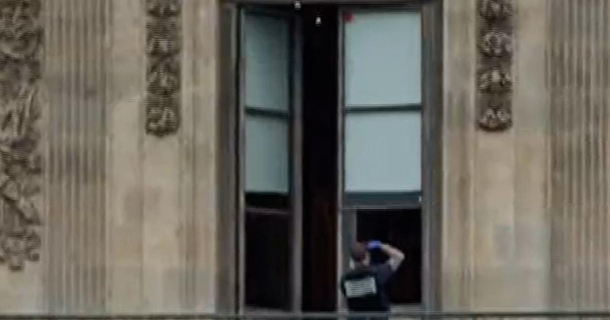 Bảo tàng Louvre được khuyến cáo nâng cấp an ninh trước vụ trộm kim cương 1 louvre thumb mevk9f