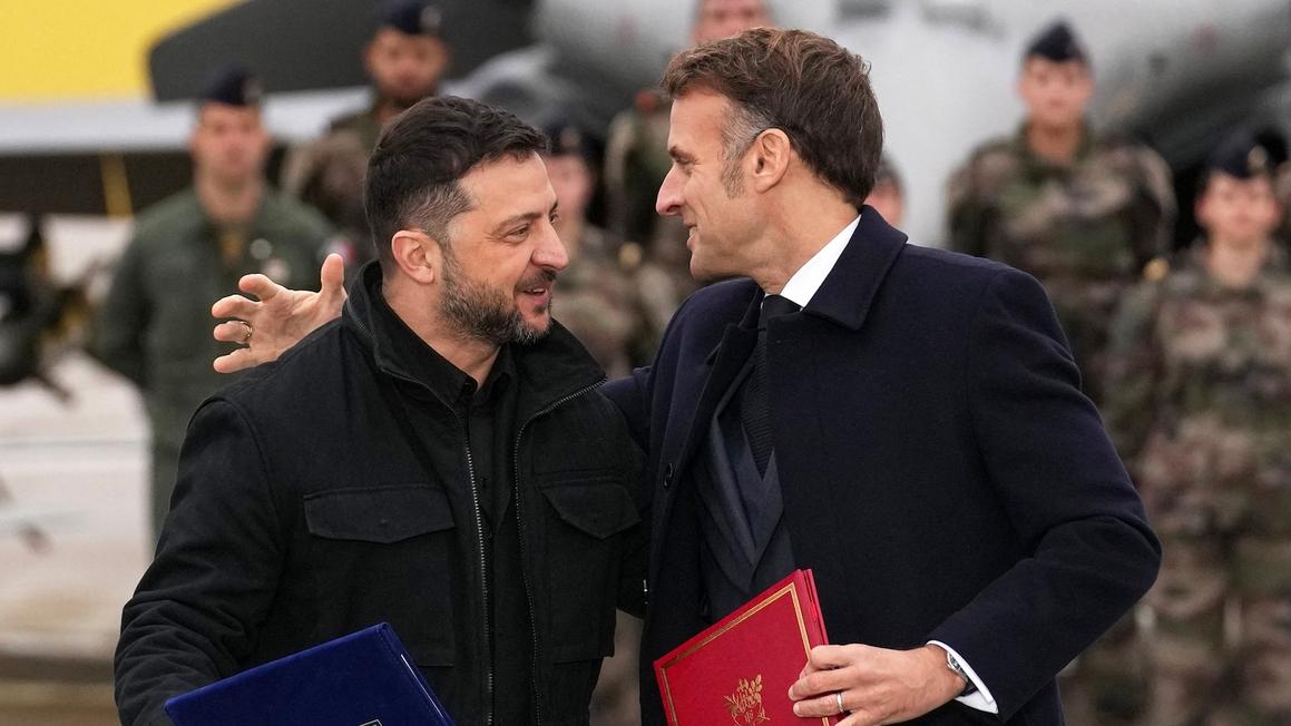 Pháp và Ukraine ký thỏa thuận về chiến đấu cơ và phòng không 1 macron