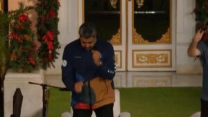 TT Maduro nhún nhảy theo nhạc ‘hòa bình’ giữa lúc Mỹ tăng cường hiện diện
