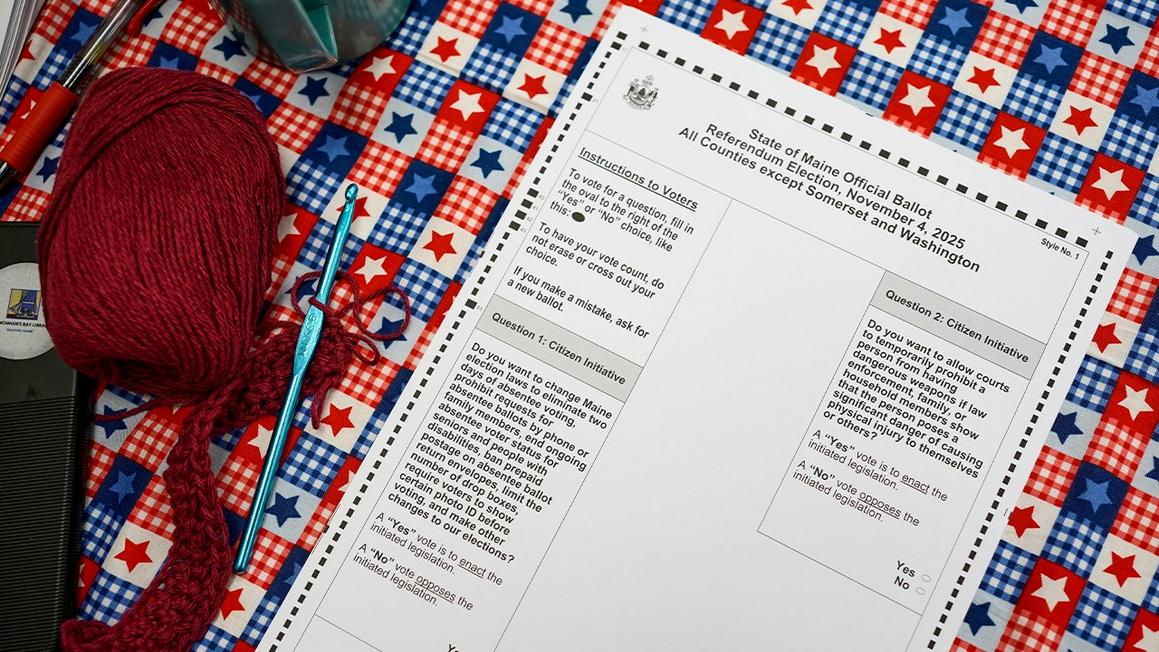 Maine: Bác bỏ luật ID cử tri, thông qua 'Red Flag' 1 maine ballot