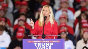 Nghị sĩ Marjorie Taylor Greene hy vọng hàn gắn với Tổng thống Trump giữa bất hòa 29 Nghị sĩ Marjorie Taylor Greene hy vọng hàn gắn với Tổng thống Trump giữa bất hòa