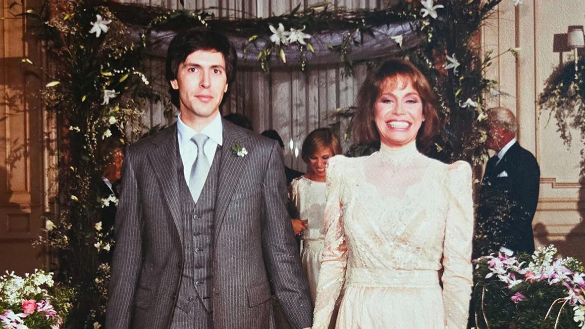 mary tyler moore wedding thanksgiving eve