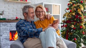 Người Mỹ tranh luận thời điểm treo cây thông Noel, chuyên gia gợi ý