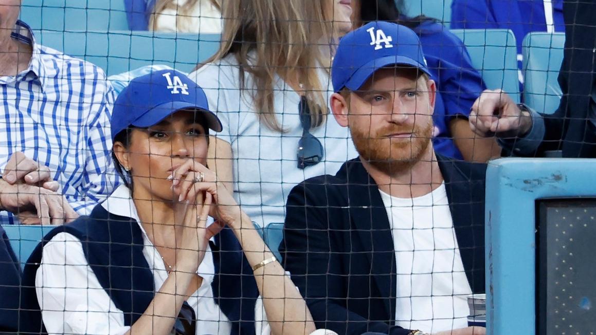 Hoàng Tử Harry xin lỗi vụ 'Hatgate' sau khi đội mũ Dodgers 1 meghan markle prince harry dodgers