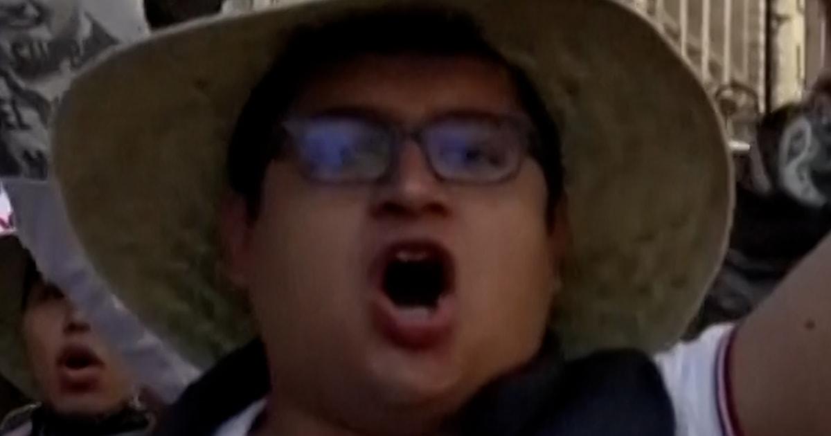 Hàng ngàn người biểu tình chống tội phạm và tham nhũng tại Thành phố Mexico 1 mexico protest oq5aeb