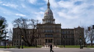 Quan chức giáo dục Michigan gây tranh cãi khi né tránh câu hỏi về số giới tính 28 Quan chức giáo dục Michigan gây tranh cãi khi né tránh câu hỏi về số giới tính