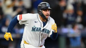 Mariners và Josh Naylor ký hợp đồng 5 năm 18 Mariners và Josh Naylor ký hợp đồng 5 năm